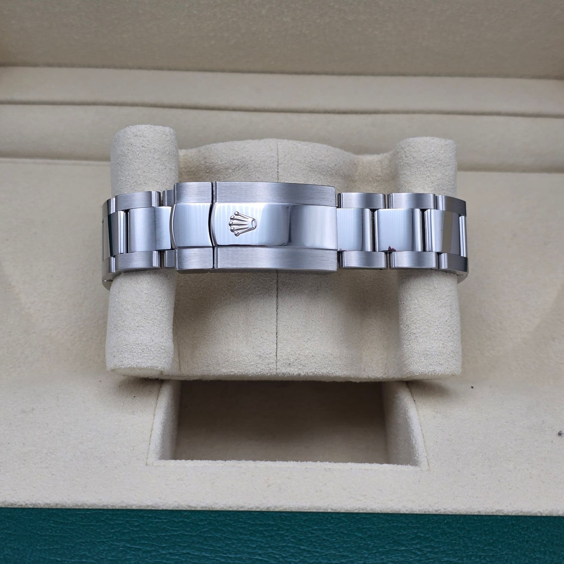 Rolex Datejust II Ref. 116334 classic Black "stick" dial and 18K White Gold fluted bezel – 5