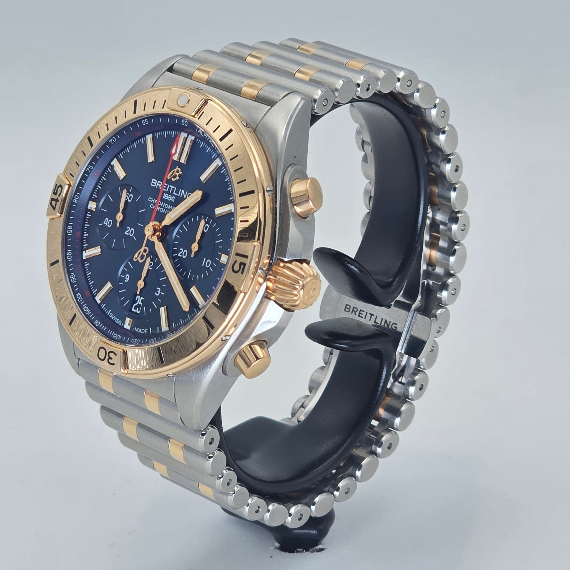Breitling Chronomat B01 42 Ref. UB134101C1U1 op Steel/Rose Gold Sunray Blue Dial – 4