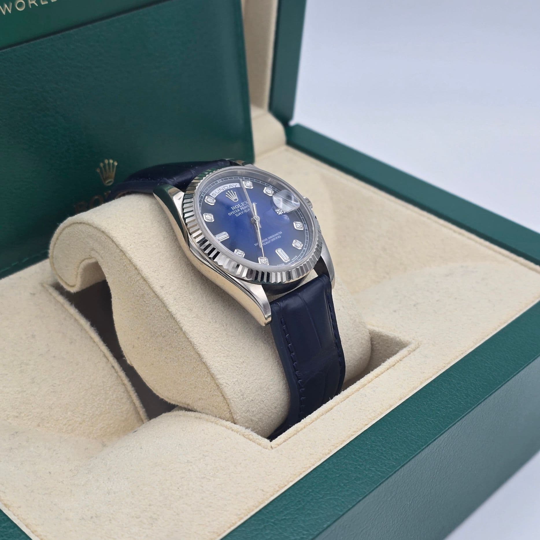 Rolex DayDate 118239 with stunning "Blue Ombre" dial (18K White gold) – 4