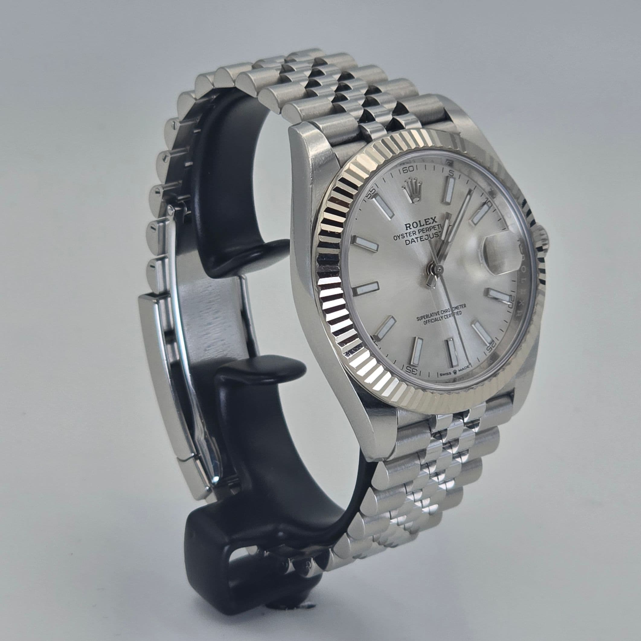 Rolex Datejust 41 Ref. 126334 with sunburst Silver dial and white gold fluted bezel – 3