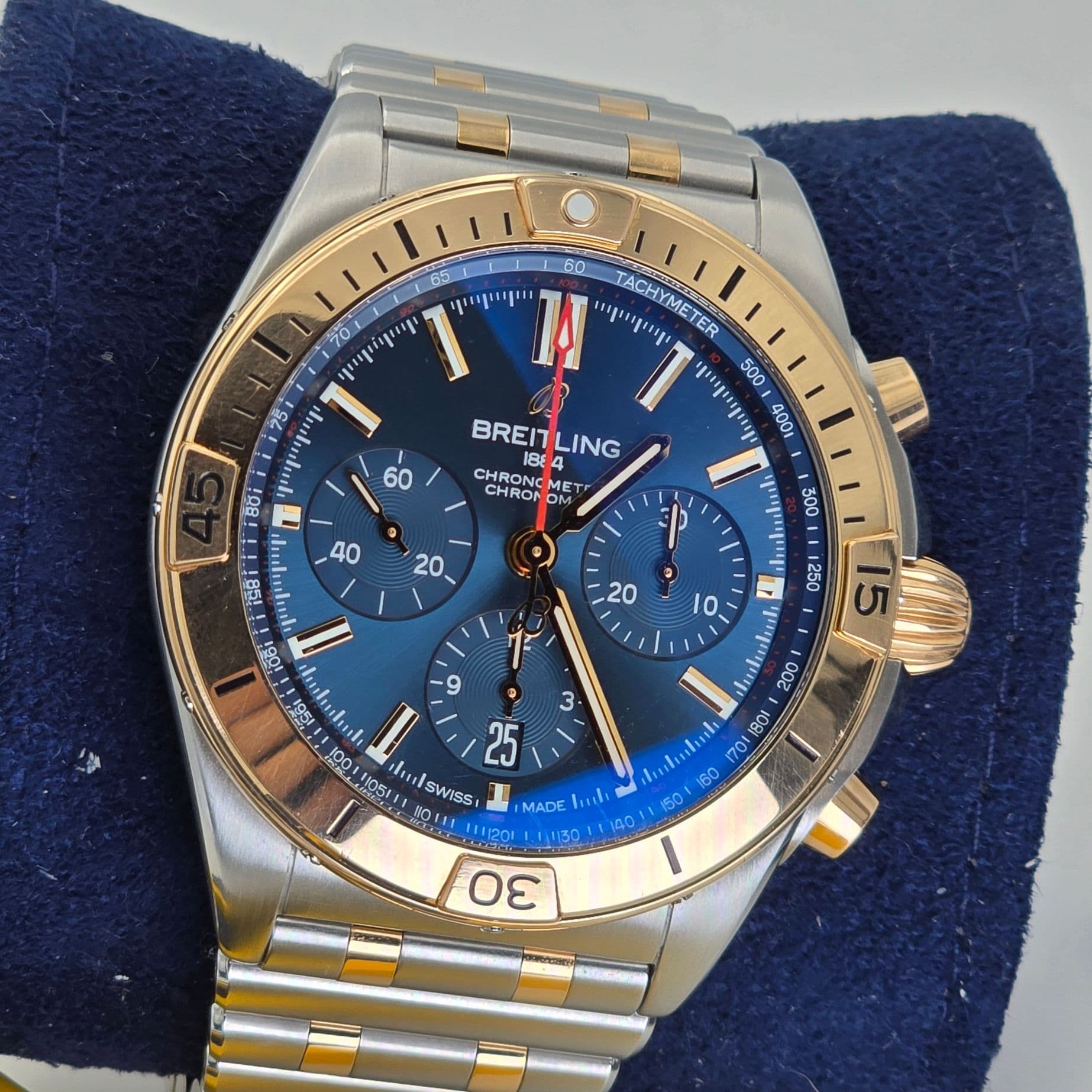 Breitling Chronomat B01 42 Ref. UB134101C1U1 op Steel/Rose Gold Sunray Blue Dial – 7