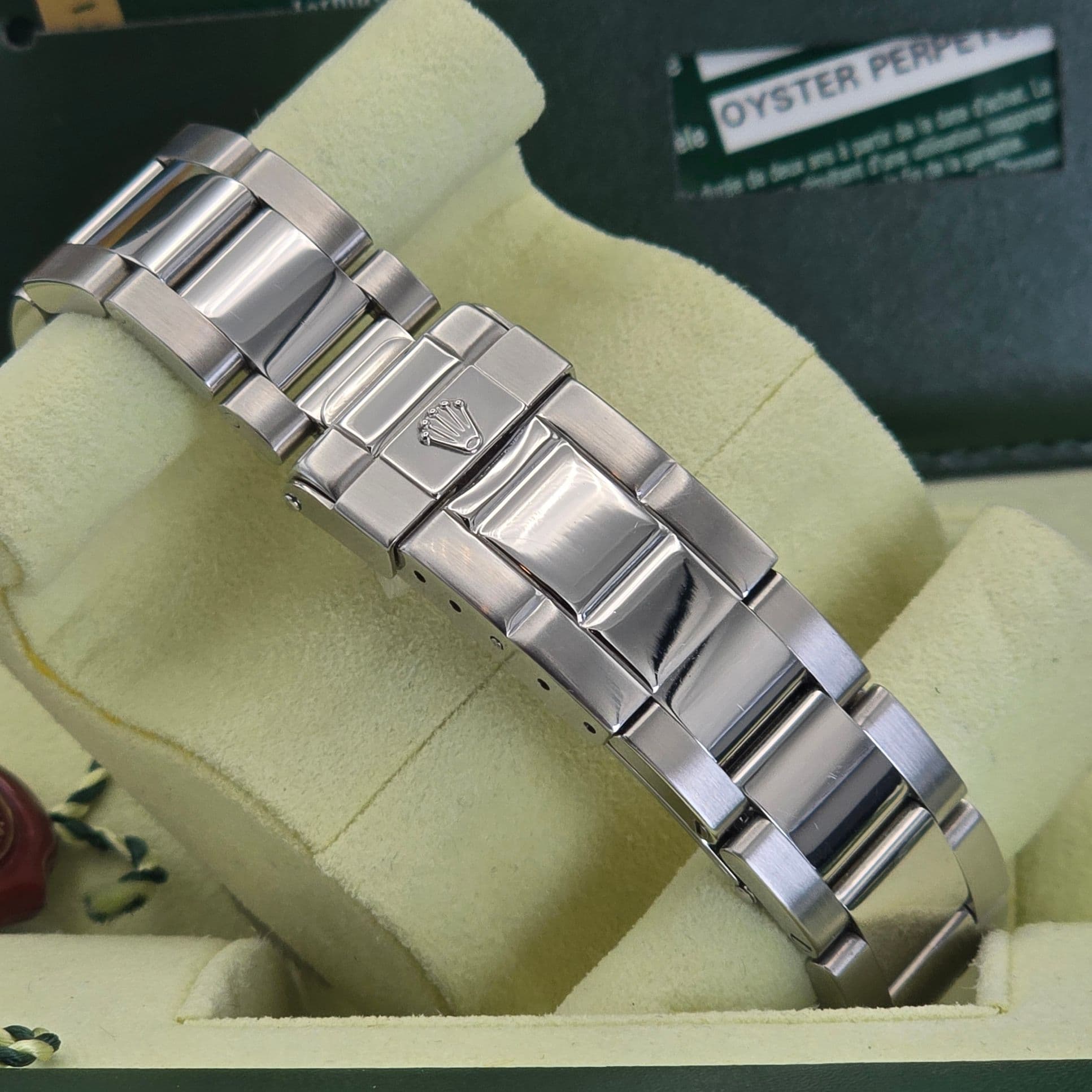 Rolex Yachtmaster 40 Ref. 16622 with platinum dial and bezel – 5