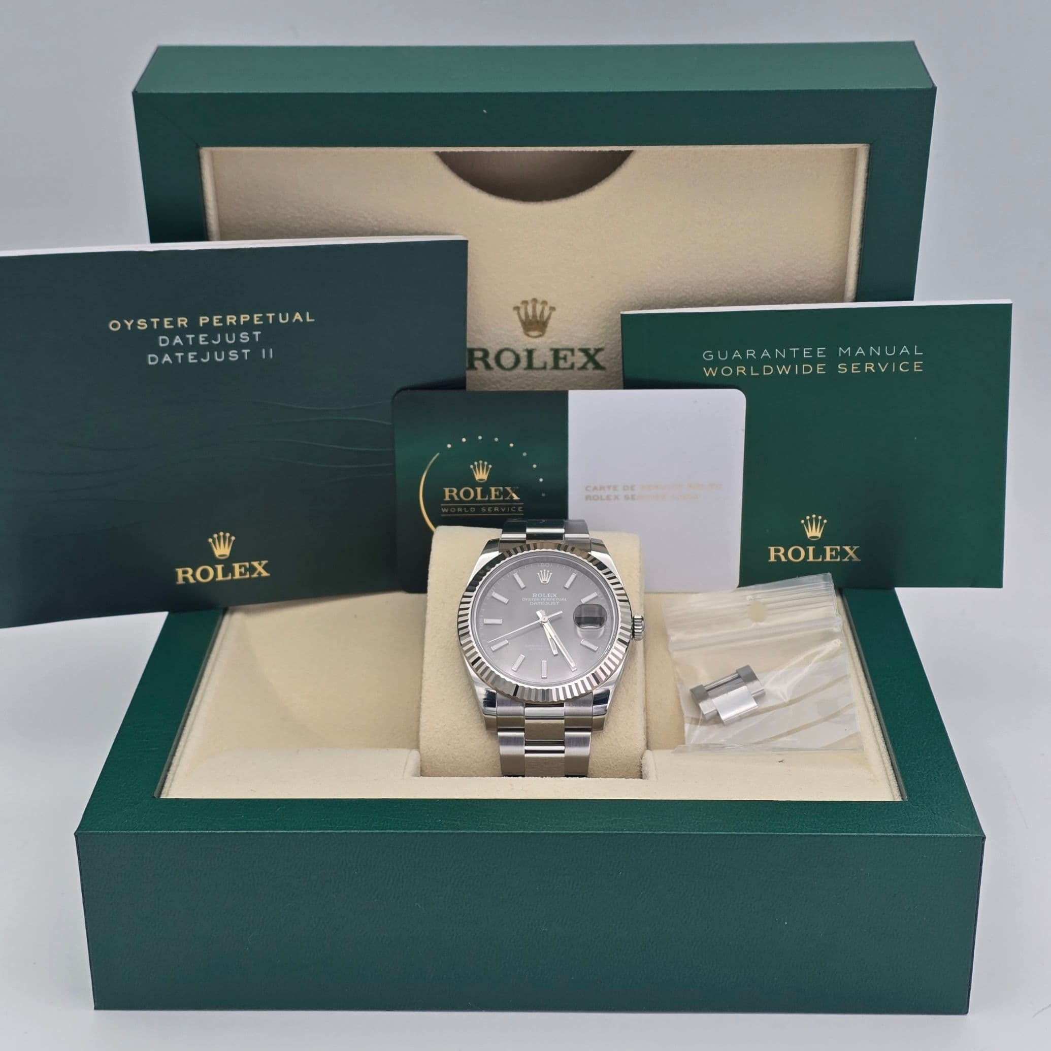 Rolex Datejust 41 Ref. 126334 with sunburst Rodium dial and white gold fluted bezel – 2