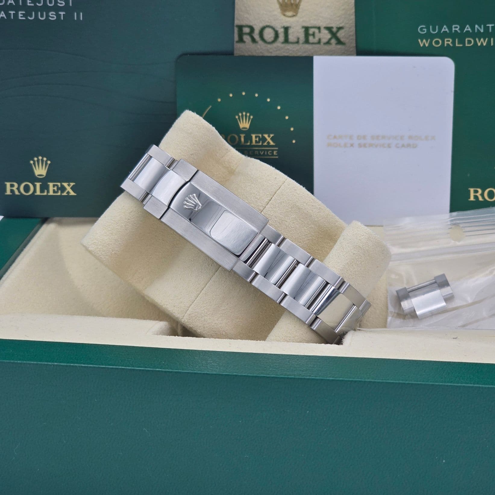Rolex Datejust 41 Ref. 126334 with sunburst Rodium dial and white gold fluted bezel – 5