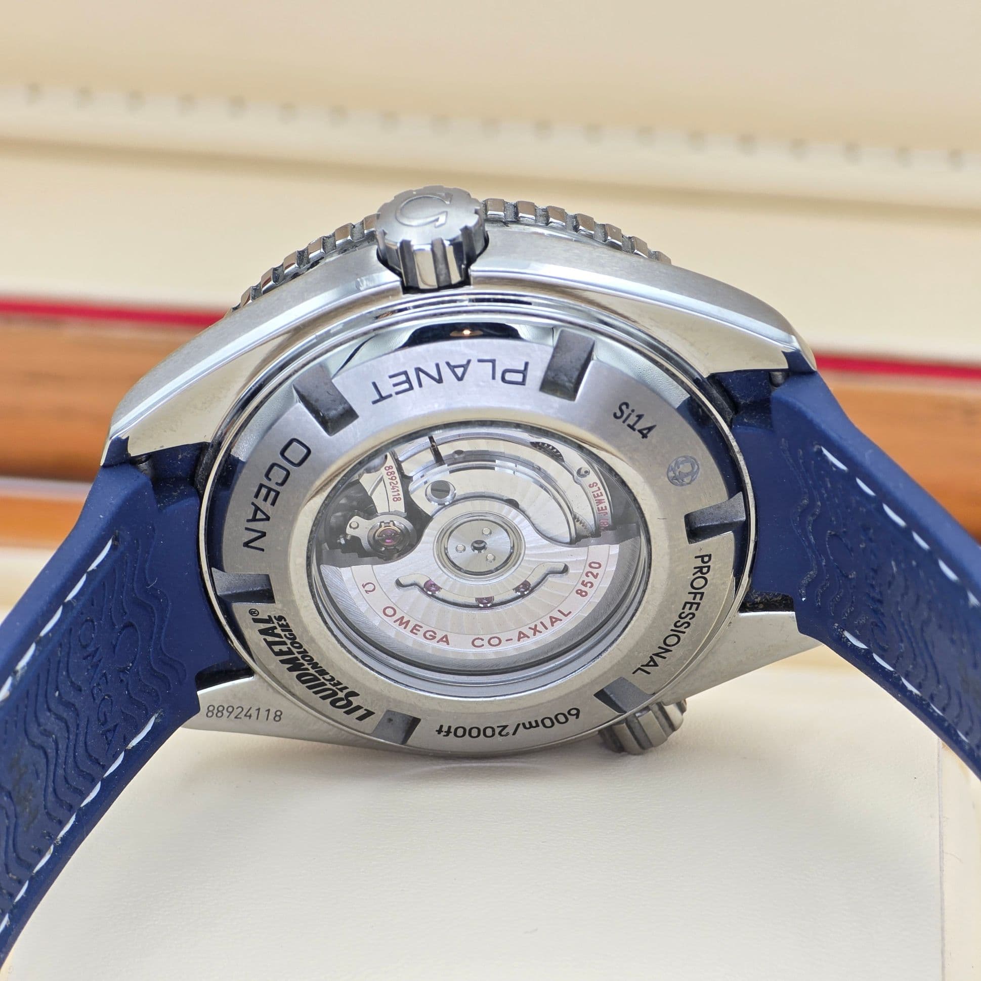 Omega Seamaster Planet Ocean 600M Co-Axial Chronometer 37,5mm Reference: 232.92.38.20.03.001 – 5