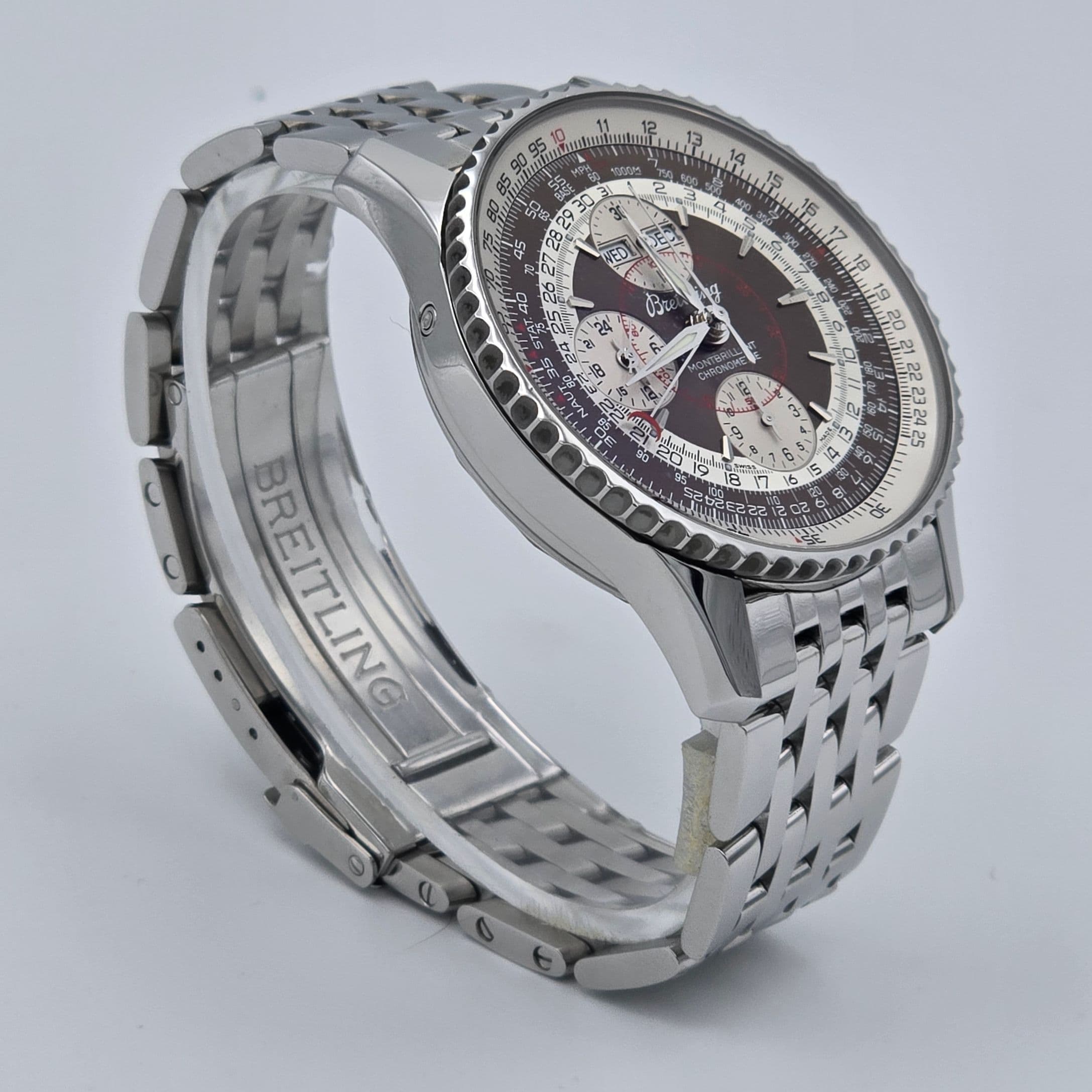 Breitling Navitimer Montbrillant Datora Ref. A2133012 With rare dial. – 3